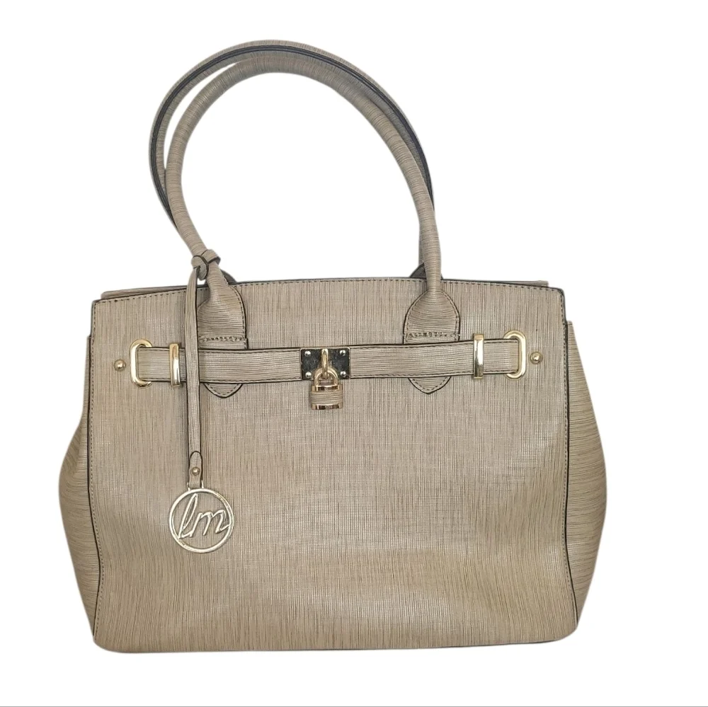 Elegant Tan Handbag
